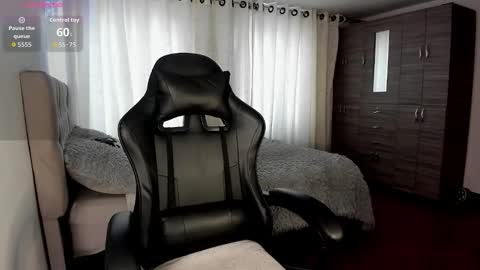 aliice_walker_ online show from November 28, 6:54 pm