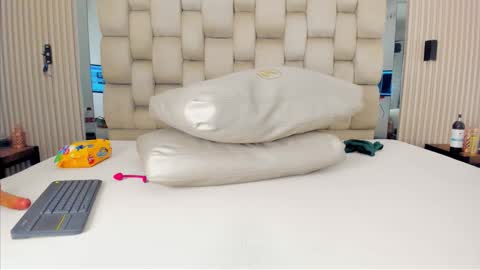 Snapshot of alika_brown_ chatting on March 18, 7:22 am ALIKA BROWN online show from March 18, 7:22 am