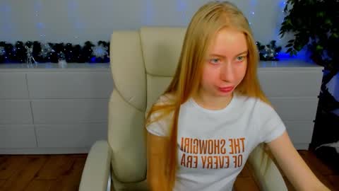 Snapshot of alina__blonde chatting on December 14, 6:41 am Alina online show from December 14, 6:41 am