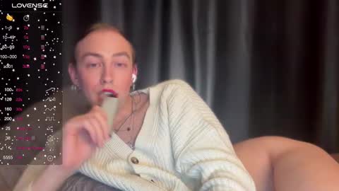 Snapshot of alina_flow chatting on December 2, 10:01 pm Alexa online show from December 2, 10:01 pm