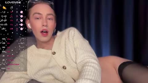 Snapshot of alina_flow chatting on December 16, 8:05 pm Alexa online show from December 16, 8:05 pm