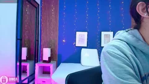 Snapshot of alina_martinelli chatting on September 22, 12:29 pm Alina online show from September 22, 12:29 pm