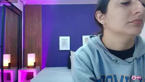 Snapshot of alina_martinelli chatting on October 1, 12:00 pm Alina online show from October 1, 12:00 pm