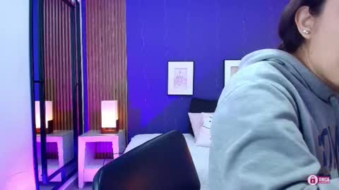 Snapshot of alina_martinelli chatting on October 30, 11:22 am Alina online show from October 30, 11:22 am