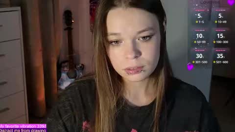 Snapshot of alinabae chatting on September 25, 7:39 pm Alina and Ben online show from September 25, 7:39 pm