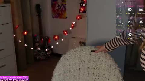 Snapshot of alinabae chatting on October 27, 9:30 pm Alina and Ben online show from October 27, 9:30 pm