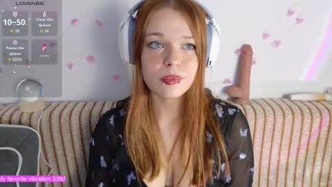 Snapshot of alinabae chatting on November 26, 9:05 pm Alina and Ben online show from November 26, 9:05 pm