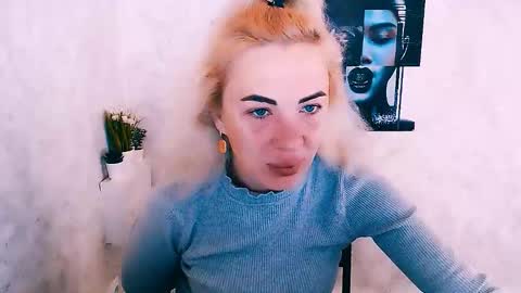 Snapshot of alinafrey_ chatting on October 14, 5:30 am Alina online show from October 14, 5:30 am