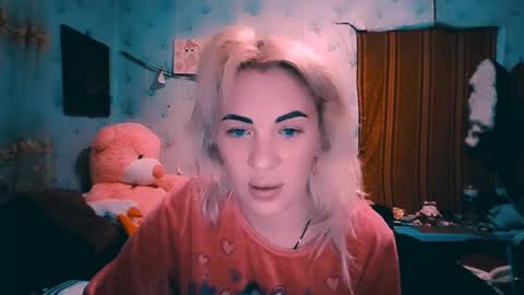 Snapshot of alinafrey_ chatting on October 19, 2:07 pm Alina online show from October 19, 2:07 pm