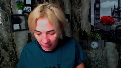 Snapshot of alinafrey_ chatting on October 20, 4:35 am Alina online show from October 20, 4:35 am