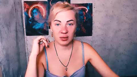 Snapshot of alinafrey_ chatting on October 21, 4:13 am Alina online show from October 21, 4:13 am