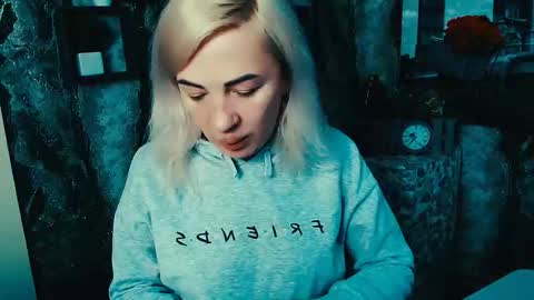 Snapshot of alinafrey_ chatting on October 27, 6:28 am Alina online show from October 27, 6:28 am