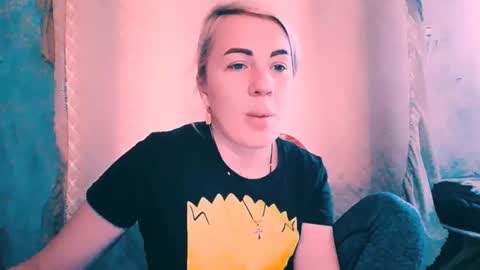 Snapshot of alinafrey_ chatting on October 31, 9:32 am Alina online show from October 31, 9:32 am