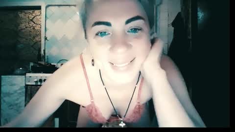 Snapshot of alinafrey_ chatting on November 22, 12:15 pm Alina online show from November 22, 12:15 pm