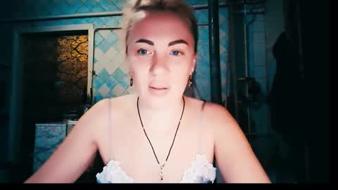 Snapshot of alinafrey_ chatting on November 28, 6:49 am Alina online show from November 28, 6:49 am