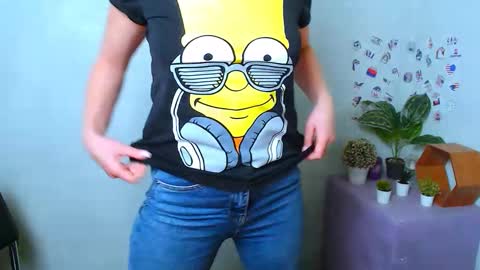 Snapshot of alinafrey_ chatting on December 3, 6:32 am Alina online show from December 3, 6:32 am