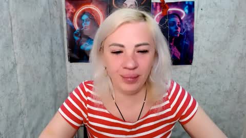 Snapshot of alinafrey_ chatting on April 9, 5:07 am Alina online show from April 9, 5:07 am