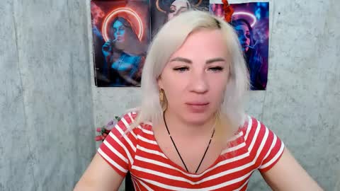 Snapshot of alinafrey_ chatting on April 9, 6:30 am Alina online show from April 9, 6:30 am