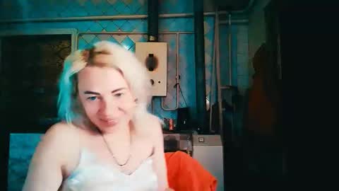 Snapshot of alinafrey_ chatting on April 21, 3:46 am Alina online show from April 21, 3:46 am