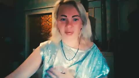 Snapshot of alinafrey_ chatting on April 23, 4:35 am Alina online show from April 23, 4:35 am