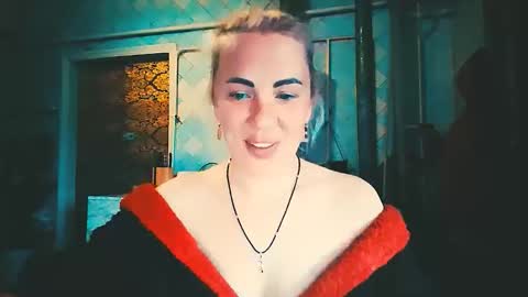Snapshot of alinafrey_ chatting on April 25, 6:49 am Alina online show from April 25, 6:49 am
