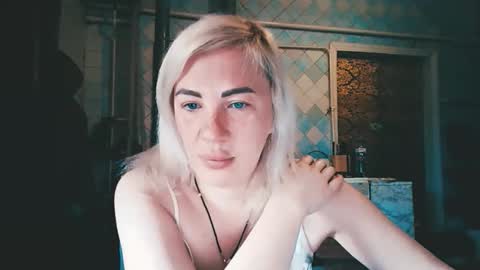 Snapshot of alinafrey_ chatting on April 28, 4:06 am Alina online show from April 28, 4:06 am