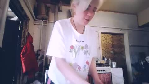 Snapshot of alinafrey_ chatting on May 4, 5:14 am Alina online show from May 4, 5:14 am
