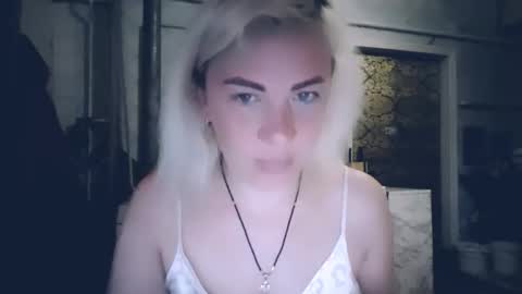 Snapshot of alinafrey_ chatting on May 10, 3:01 am Alina online show from May 10, 3:01 am