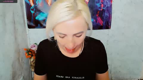 Snapshot of alinafrey_ chatting on May 26, 7:59 am Alina online show from May 26, 7:59 am
