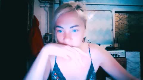 Snapshot of alinafrey_ chatting on June 8, 6:30 pm Alina online show from June 8, 6:30 pm