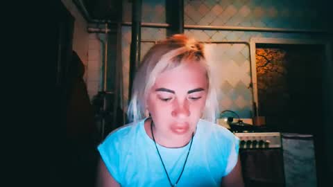 Snapshot of alinafrey_ chatting on June 16, 7:27 pm Alina online show from June 16, 7:27 pm
