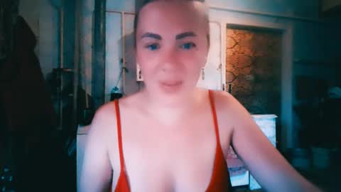 Snapshot of alinafrey_ chatting on June 22, 5:26 am Alina online show from June 22, 5:26 am