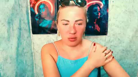 Snapshot of alinafrey_ chatting on July 3, 4:52 am Alina online show from July 3, 4:52 am