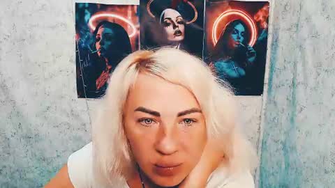 Snapshot of alinafrey_ chatting on July 17, 4:19 am Alina online show from July 17, 4:19 am