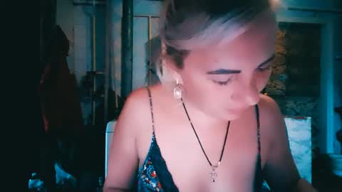 Snapshot of alinafrey_ chatting on July 20, 10:39 am Alina online show from July 20, 10:39 am
