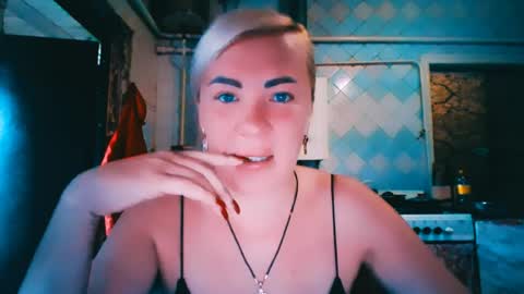 Snapshot of alinafrey_ chatting on July 25, 5:05 am Alina online show from July 25, 5:05 am