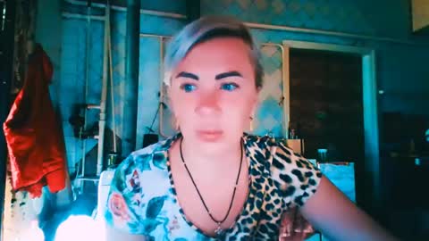 Snapshot of alinafrey_ chatting on July 27, 4:19 am Alina online show from July 27, 4:19 am