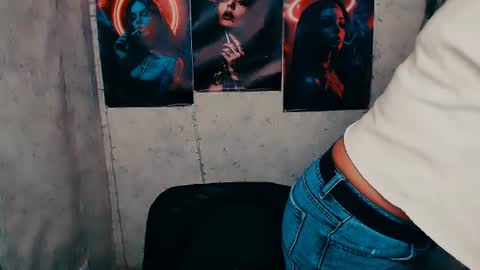 Snapshot of alinafrey_ chatting on July 30, 4:33 am Alina online show from July 30, 4:33 am