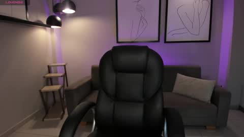 alinakravitz_ online show from December 2, 11:48 am