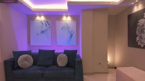Snapshot of alinakravitz_ chatting on February 18, 12:23 pm alinakravitz_ online show from February 18, 12:23 pm