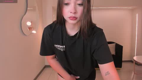Snapshot of alinakravitz_ chatting on March 6, 11:17 am alinakravitz_ online show from March 6, 11:17 am