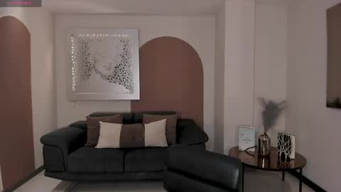 Snapshot of alinakravitz_ chatting on April 7, 6:08 pm alinakravitz_ online show from April 7, 6:08 pm
