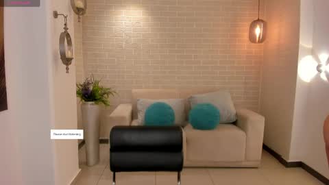 Snapshot of alinakravitz_ chatting on April 28, 6:46 pm alinakravitz_ online show from April 28, 6:46 pm