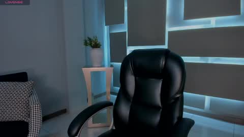 Snapshot of alinakravitz_ chatting on May 9, 11:37 am alinakravitz_ online show from May 9, 11:37 am