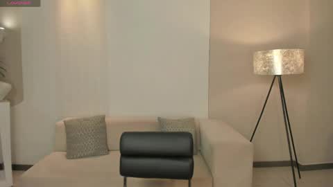 Snapshot of alinakravitz_ chatting on May 15, 6:48 pm alinakravitz_ online show from May 15, 6:48 pm