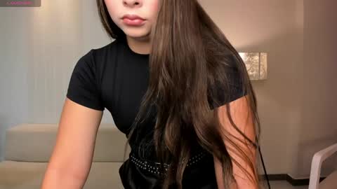 Snapshot of alinakravitz_ chatting on May 24, 4:45 pm alinakravitz_ online show from May 24, 4:45 pm