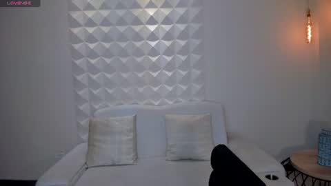 Snapshot of alinakravitz_ chatting on June 10, 8:08 pm alinakravitz_ online show from June 10, 8:08 pm