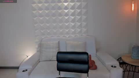 Snapshot of alinakravitz_ chatting on June 11, 12:32 am alinakravitz_ online show from June 11, 12:32 am