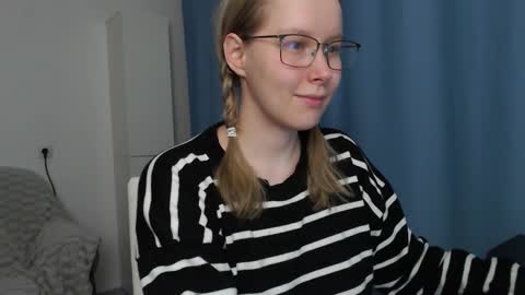 alinasei online show from November 22, 5:45 pm