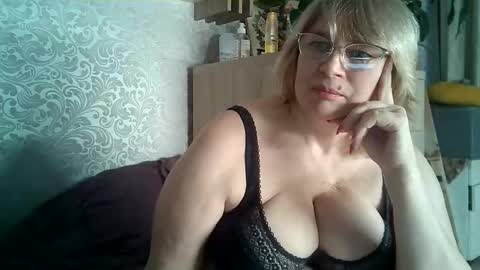 Aline LoveFlowers online show from December 17, 1:50 pm